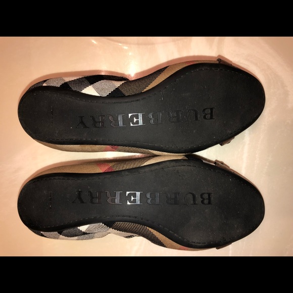 Authentic Burberry flats - Picture 4 of 6